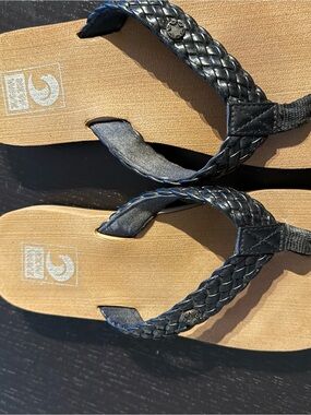 Levi's Black Braided Strap Women's Sandals with Tan Footbed